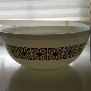 Vintage Pyrex bowl
